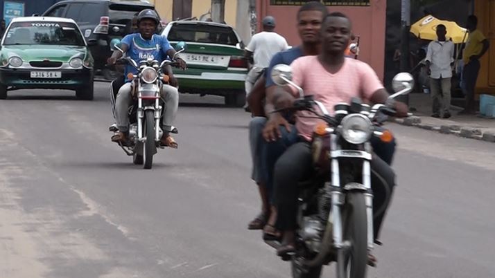 Les conducteurs des taxis motos boudent l’interdiction de circuler au centre-ville