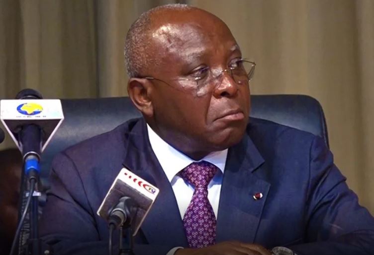 Incroyable : le Ministre Mboulou porte plainte contre Sarah Ndenguet et Cie alors que le gouvernement Collinet souffle le chaud et le froid sur…