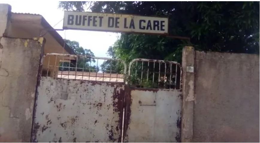 Dolisie : Le Buffet de la Gare, l’édifice laisse penser désormais à une maison hantée…