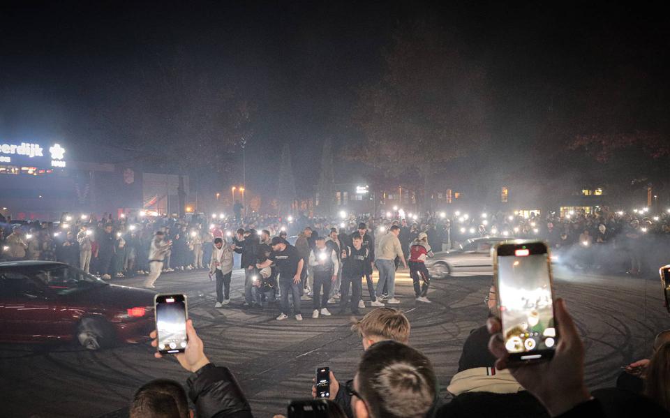 Grote car meeting met honderden auto’s bij stadion FC Emmen 