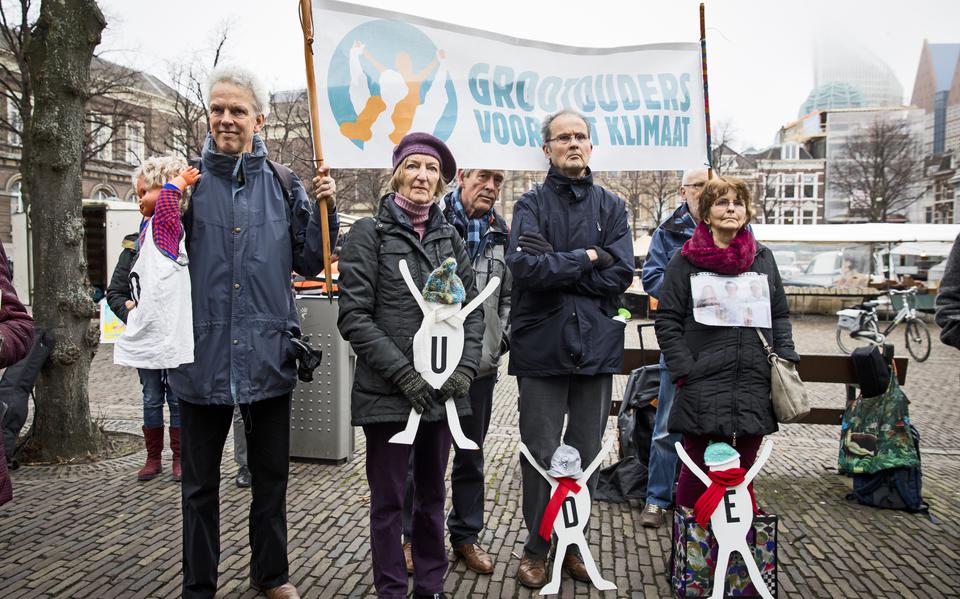 De Grootouders voor het Klimaat tijdens een actie in Den Haag.