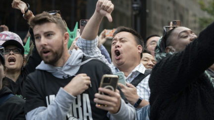 Fans boo Eric Adams at New York Liberty championship parade