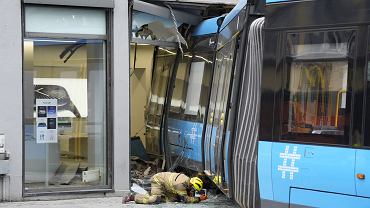 Wypadek tramwajowy w Oslo. Pojazd wjecha� w sklep. "To surrealistyczne"