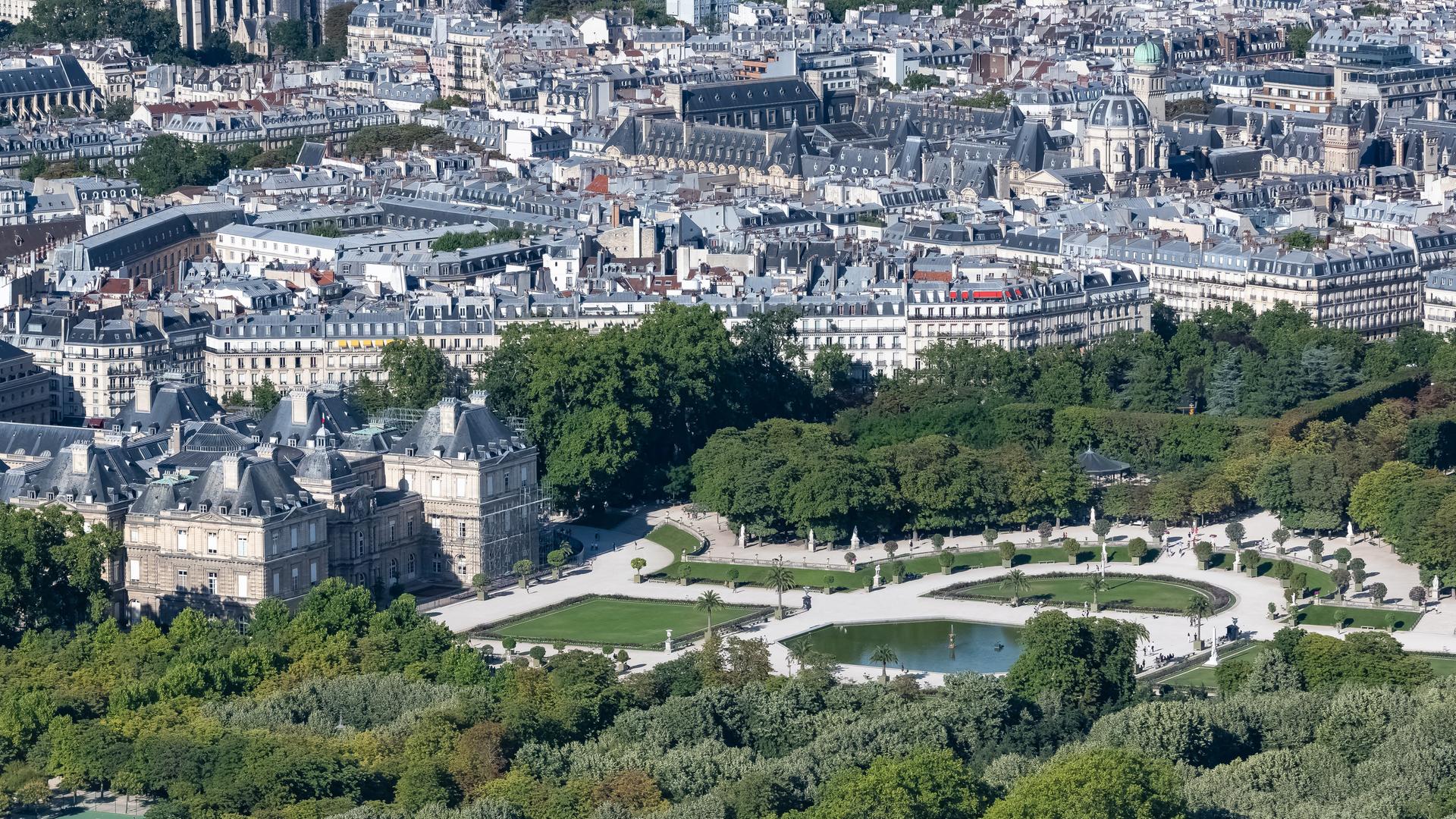 Luftaufnahme des Jardin du Luxembourg im 06. Arrondissement von Paris