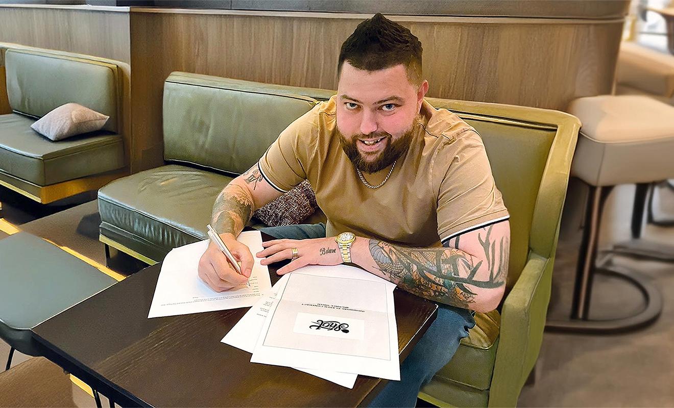 Champion's Choice: Michael Smith Signs Extended Deal with Shot Darts