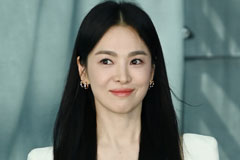 송혜교, 민폐 하객 등극…남사친과 다정한 모습 포착