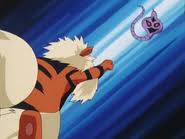 Arcanine usando derribo.