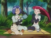 Equipo/Team Rocket descansando.