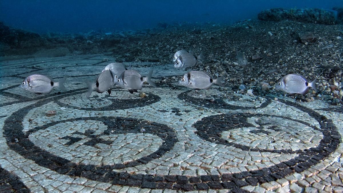 Im Parco Sommerso di Baia bei Neapel, einem der wenigen Unterwasser-Archäologie-Parks der Welt, können Italien-Touristen die Überreste einer versunkenen römische Stadt bestaunen. Foto: Pasquale Vassallo