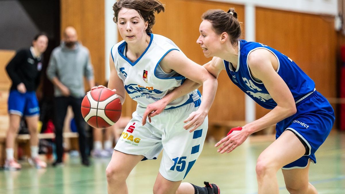 Maja Manten, hier links in der Vorsaison in der Halle Ost gegen Bielefeld, ist aktuell etwas erkältet. Der Coach hofft auf ihre Abwehrkräfte und einen Einsatz.