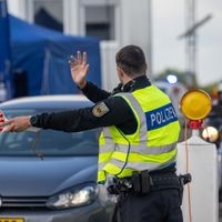 Ab dem 16. September soll es an Grenzkontrollen geben. Das könnte an den NRW-Grenzen zu den Niederlanden für viel Stau sorgen. (Symbolbild) 