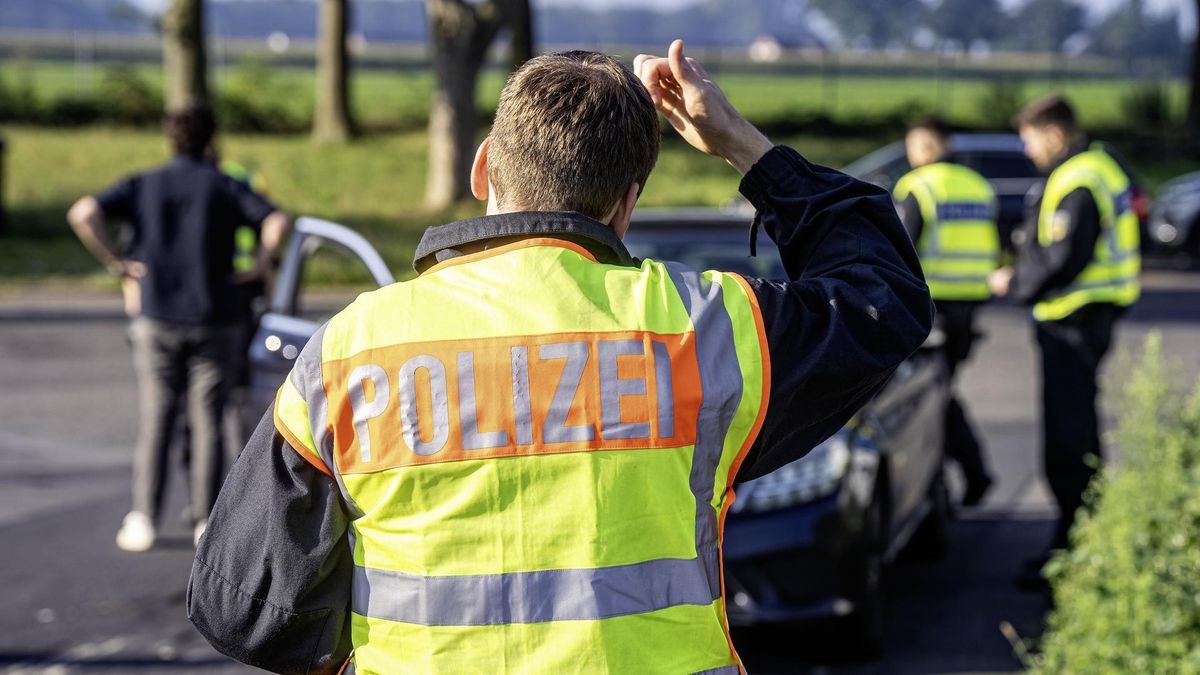 Auf dem Rastplatz „Tomm Heide“ bei Wankum wurden vereinzelt Fahrzeuge kontrolliert.