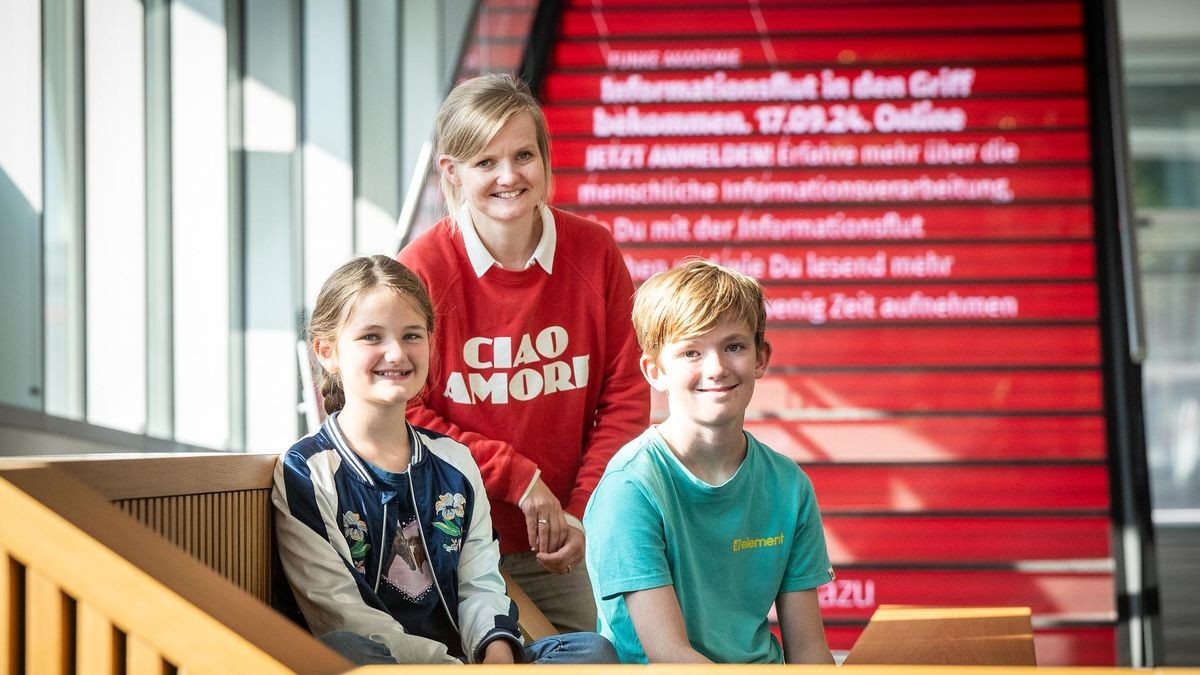 Die Kinderreporterin Lisa (10) und Kinderreporter Jakob (11) haben mit unserer Chefredakteurin Digital, Anne Krum, über Nachrichten gesprochen.