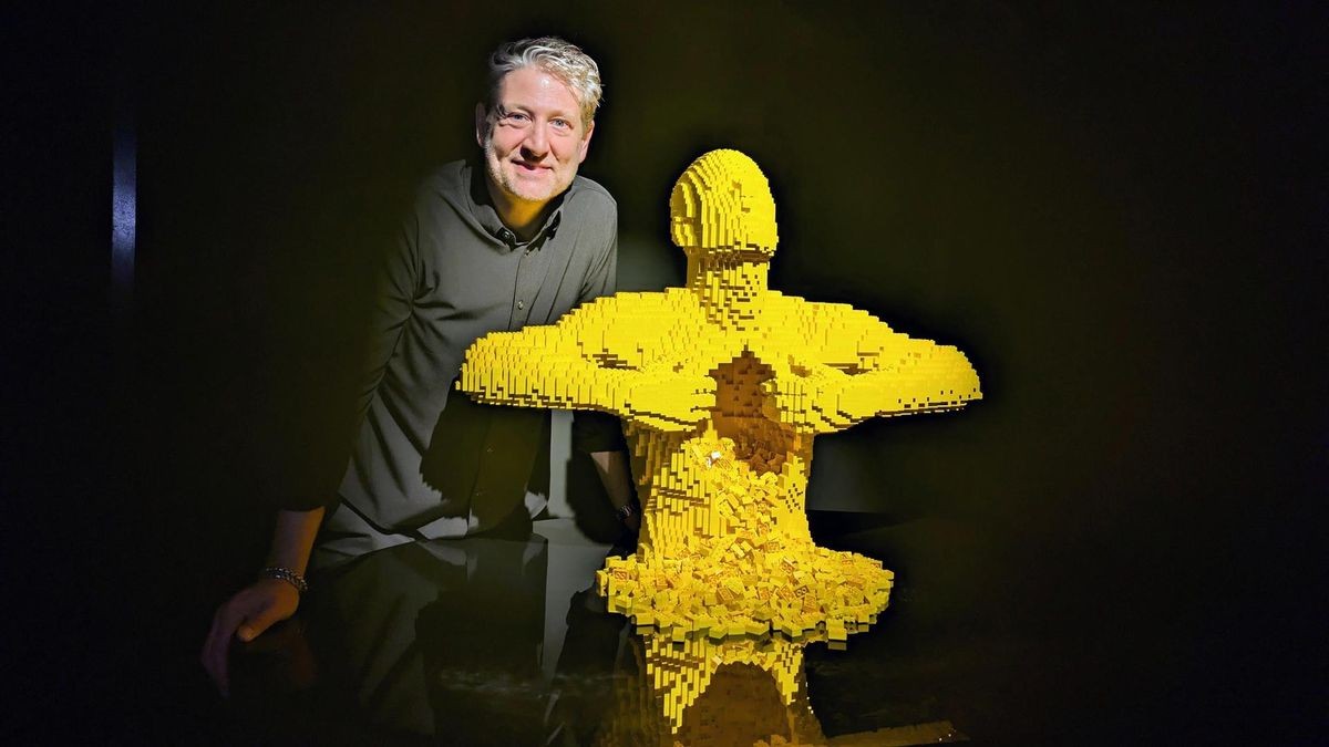 Nathan Sawaya in Berlin bei der Art of the Brick Previe