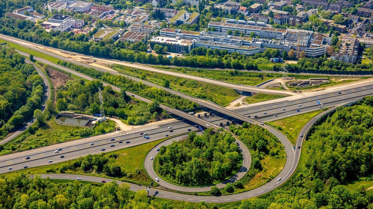 Das Autobahndreieck Düsseldorf-Süd wird umgebaut. Deshalb kommt es in den nächsten Tagen zu Sperrungen und Fahrbahnverengungen auf der A46 und A59.