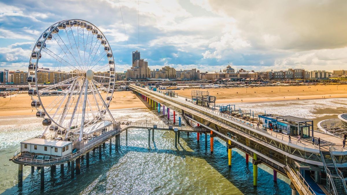 Scheveningen bei Den Haag hat alles: Ruhige Dünen im Naturschutzgebiet, schöne Sandstrände, belebte Strandpromenaden und ein super Ziel für einen Städtetrip.