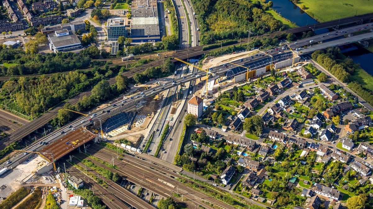 Großbaustelle und Staufalle: Die A40 wird im Kreuz Kaiserberg voll gesperrt.