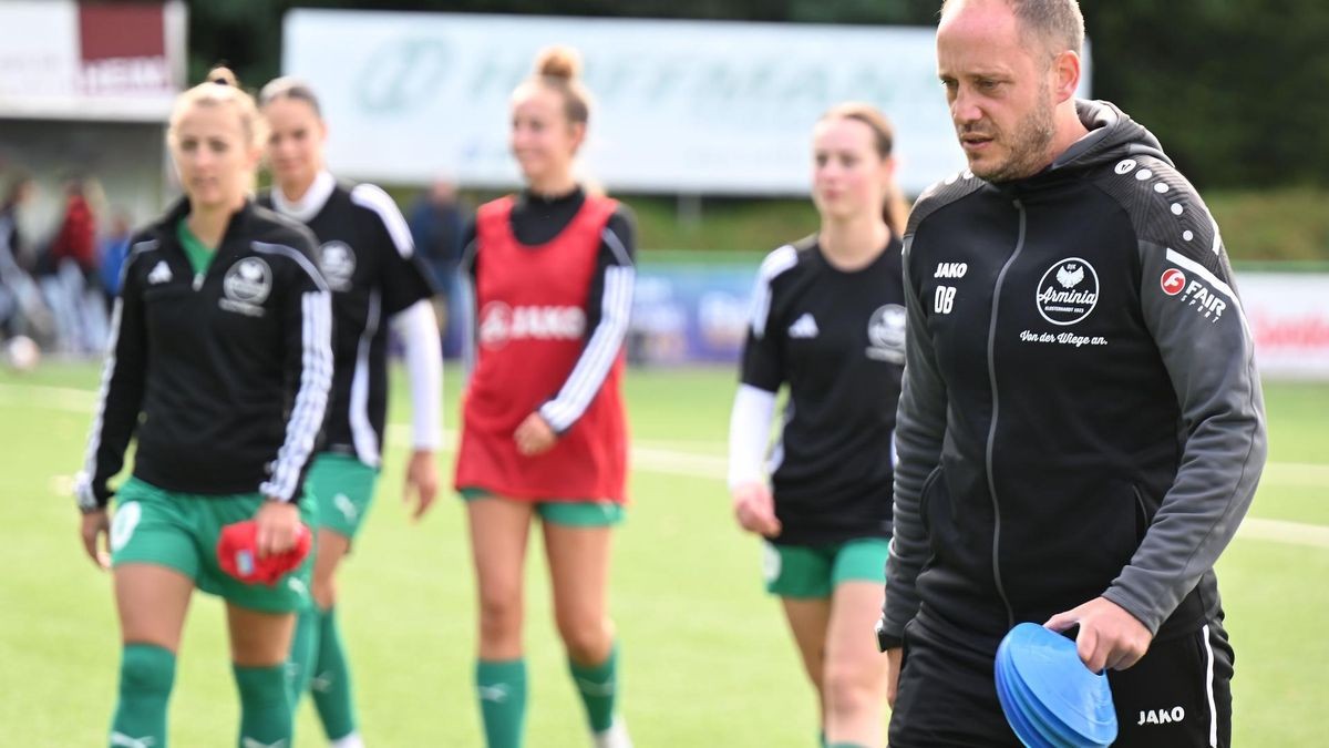  Trainer Dennis Brinkmann will trotz personeller Sorgen mit den Arminia-Frauen einen Sprung machen. 