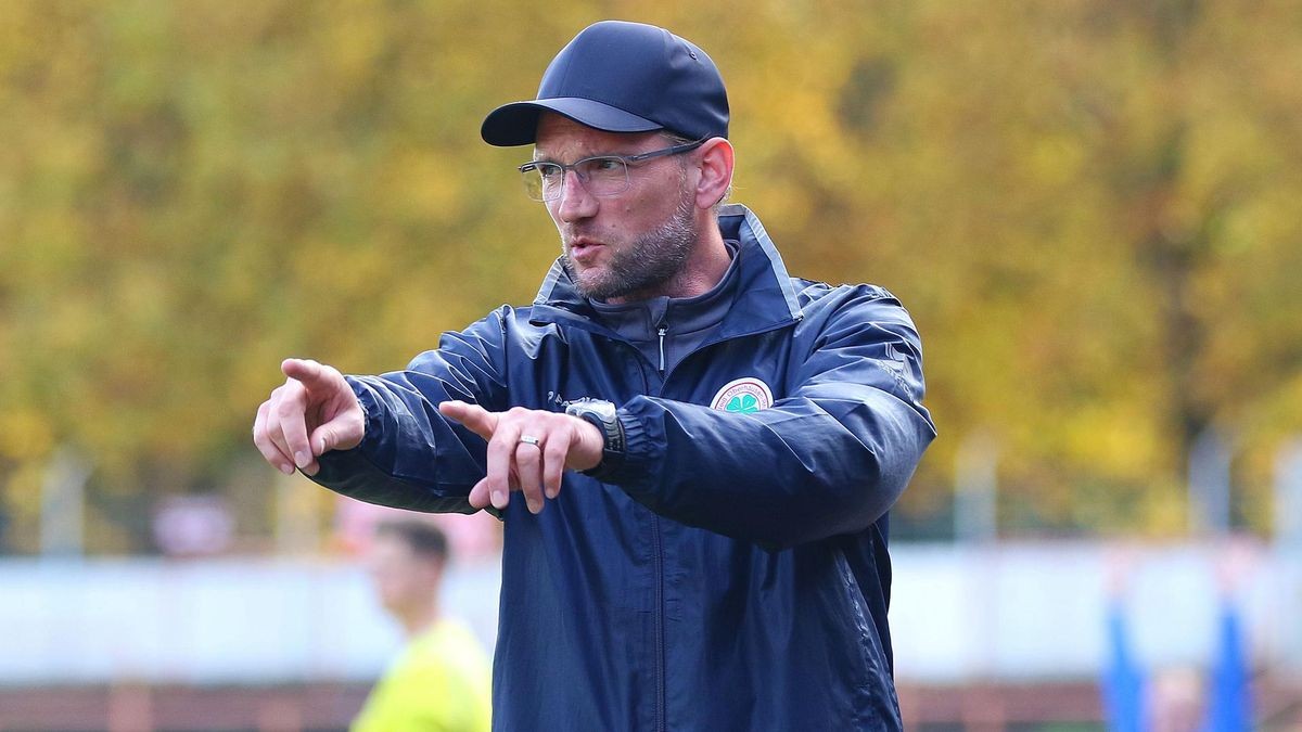 RWO-Trainer Sebastian Gunkel im Spiel gegen den SC Wiedenbrück.