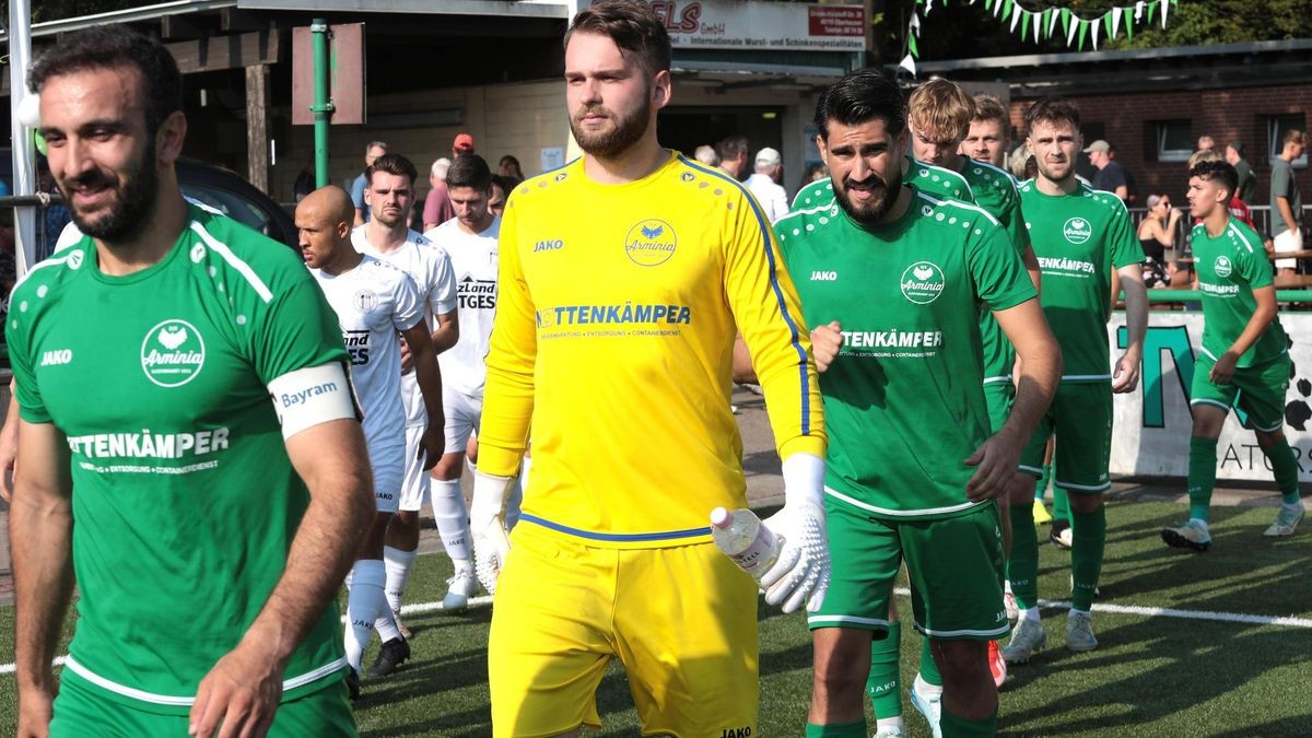 Fußball Landesliga-Saisoneröffnung zwischen Arminia Klosterhardt und 1. FC Lintfort auf der Sportanlage Hans-Wagner-Weg in Oberhausen