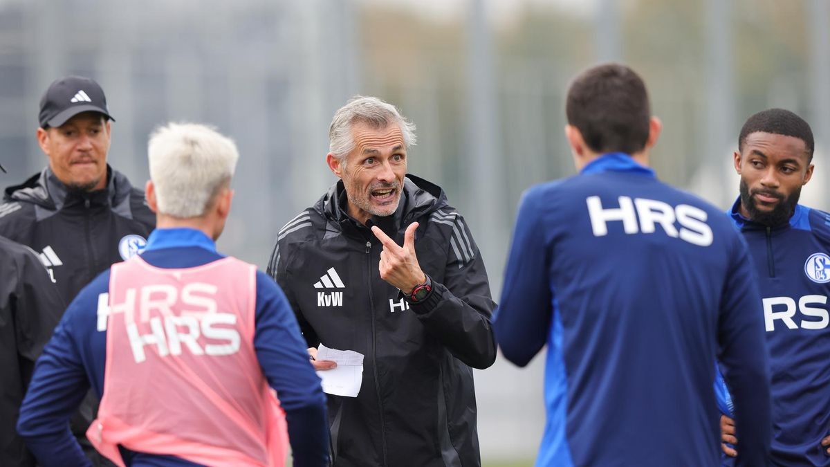 Trainer Kees van Wonderen steht schon drei Wochen nach seiner Übernahme auf Schalke mächtig unter Druck. 