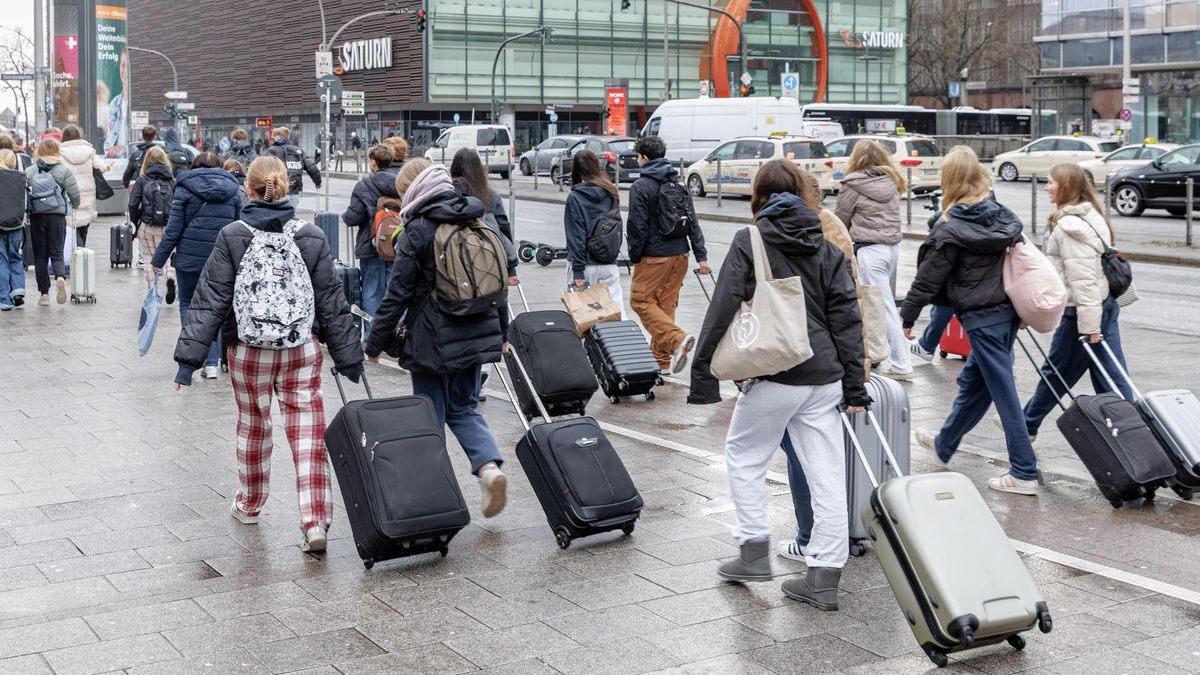 Schüler auf Klassenfahrt in Hamburg