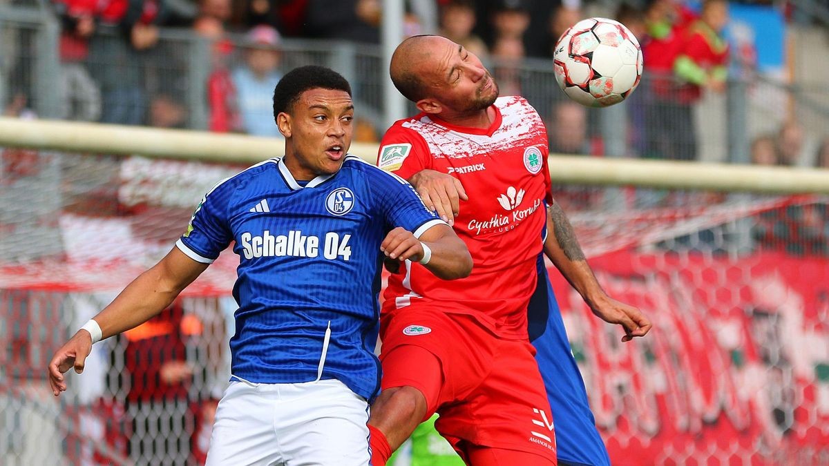 Tanju Öztürk (r.) rettete RWO im letzten Duell gegen den  FC Schalke 04 II einen Zähler.