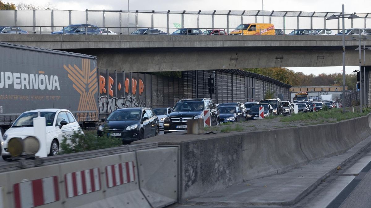 Stau Baustelle A100 Tempelhof