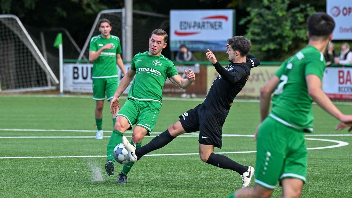 Fabi Abel (beim Schuss) fehlt Arminia Klosterhardt gegen Hamborn 07.