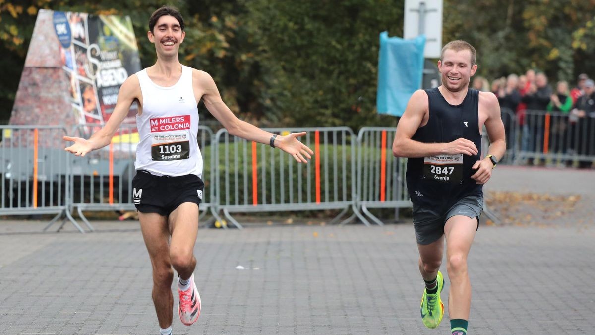 „Na, wie haben wir das gemacht?“ Oscar Pablo Thies (links) und Timo Schaffeld siegten beim Rhein City Run in Duisburg gemeinsam.