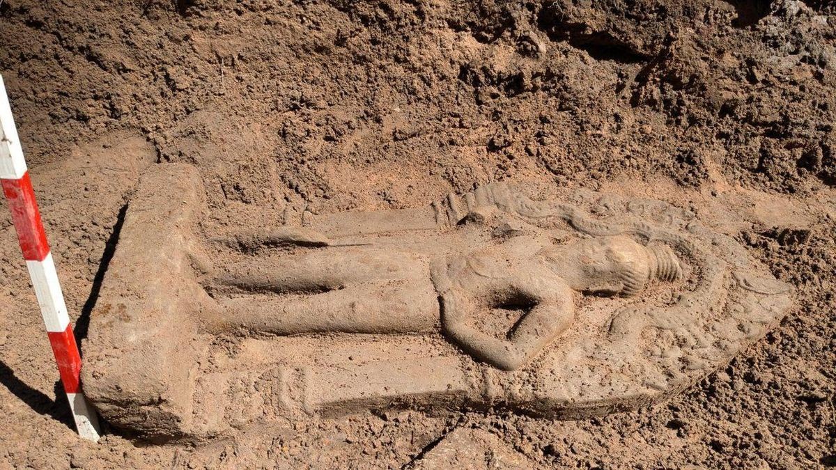 rchäologen entdecken uralte Statuen in Angkor in Kambodscha