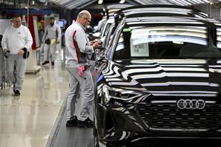 Sinkende Verkaufszahlen: The production of the Q8 e-tron and Q8 Sportback e-tron at the Brussels plant, Wednesday 14 December 2022.