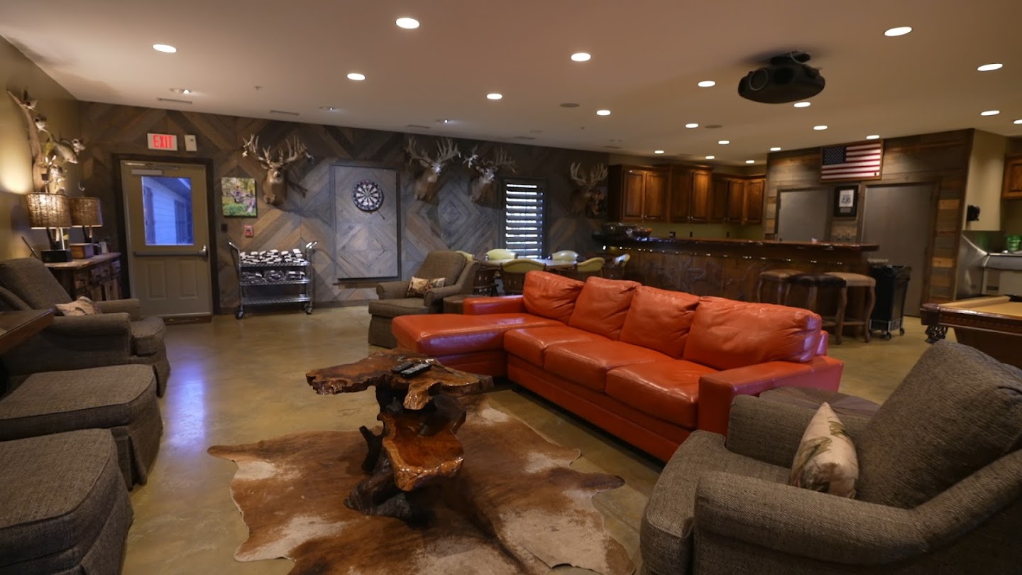 Watch Luxury Hunting Lodges of America live