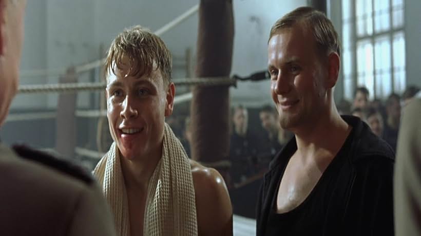 Max Riemelt and Devid Striesow in Before the Fall (2004)