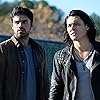 Blair Redford and Sean Teale in The Gifted (2017)