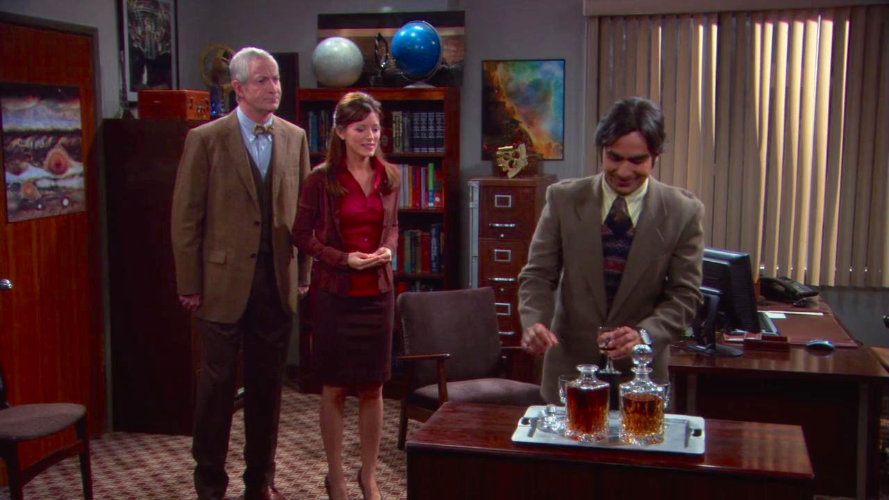 Elizabeth Bogush, Oliver Muirhead, and Kunal Nayyar in The Big Bang Theory (2007)