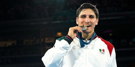 El medallista de plata en los Juegos Olímpicos de París 2024 tomó una decisión sobre su futuro en el boxeo. 