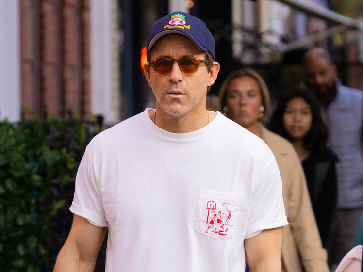 Ryan Reynolds Is a Buff Bode Bro