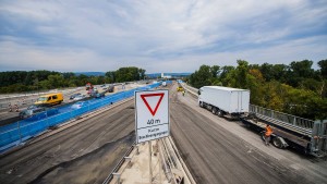 Problemteil der Schiersteiner Brücke wird abgerissen