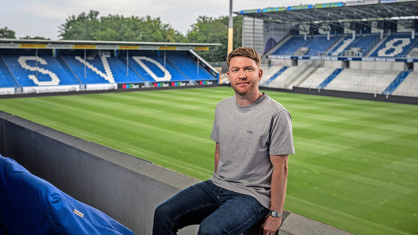 Von Wiesbaden nach Darmstadt: Der neue Sportdirektor Paul Fernie nimmt im Stadion am Böllenfalltor Platz.