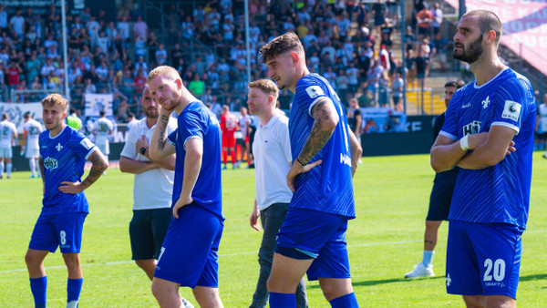 Der neue Trainer muss eine rat- und ideenlose Mannschaft aufrichten.