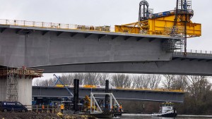 Es wächst zusammen, was eine Brücke wird.