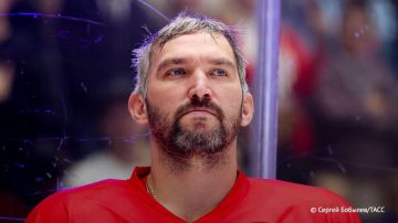 Ovechkin reduced the gap from Gretzky's record to 37 goals