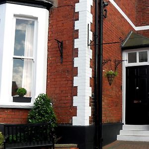 Powys Lodge Scarborough Exterior photo