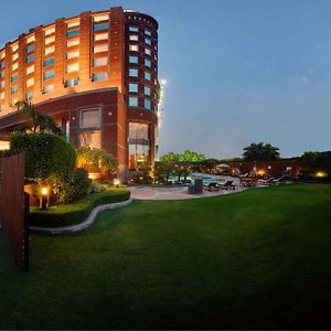 Radisson Blu Mbd Hotel Noida Exterior photo