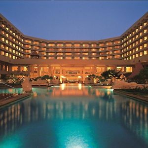 Jw Marriott Mumbai Juhu Hotel Exterior photo