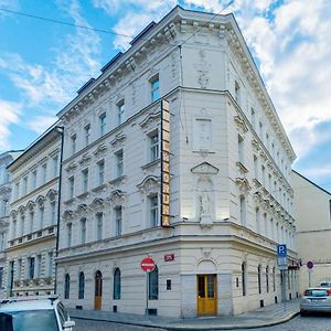 Koruna Hotel Praga Exterior photo