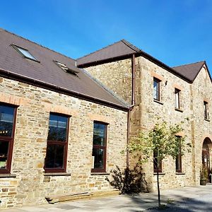 Llety Cynin Bed & Breakfast Llangynin Exterior photo