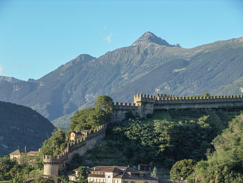 Murata e fortificazioni di Bellinzona Photograph: Tilman2007 Eligible: No, two photos at the 4th Place - Alps: yes - Cultural heritage: yes Link