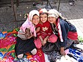 "Khotan-mercado-chicas-d01.jpg" by User:File Upload Bot (Colegota)